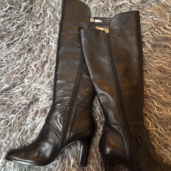 Gorgeous Guess Black Leather Knee Boots-8M - Picture 4 of 6
